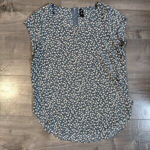 Only Ditsy Floral Print Tshirt with Zipper Back